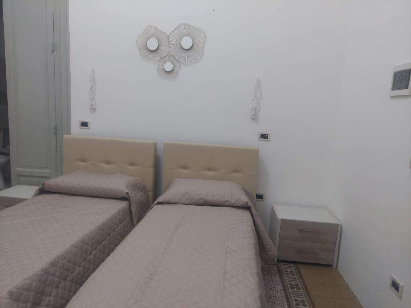Guest House Lamphotel Militello Palermo Buitenkant foto