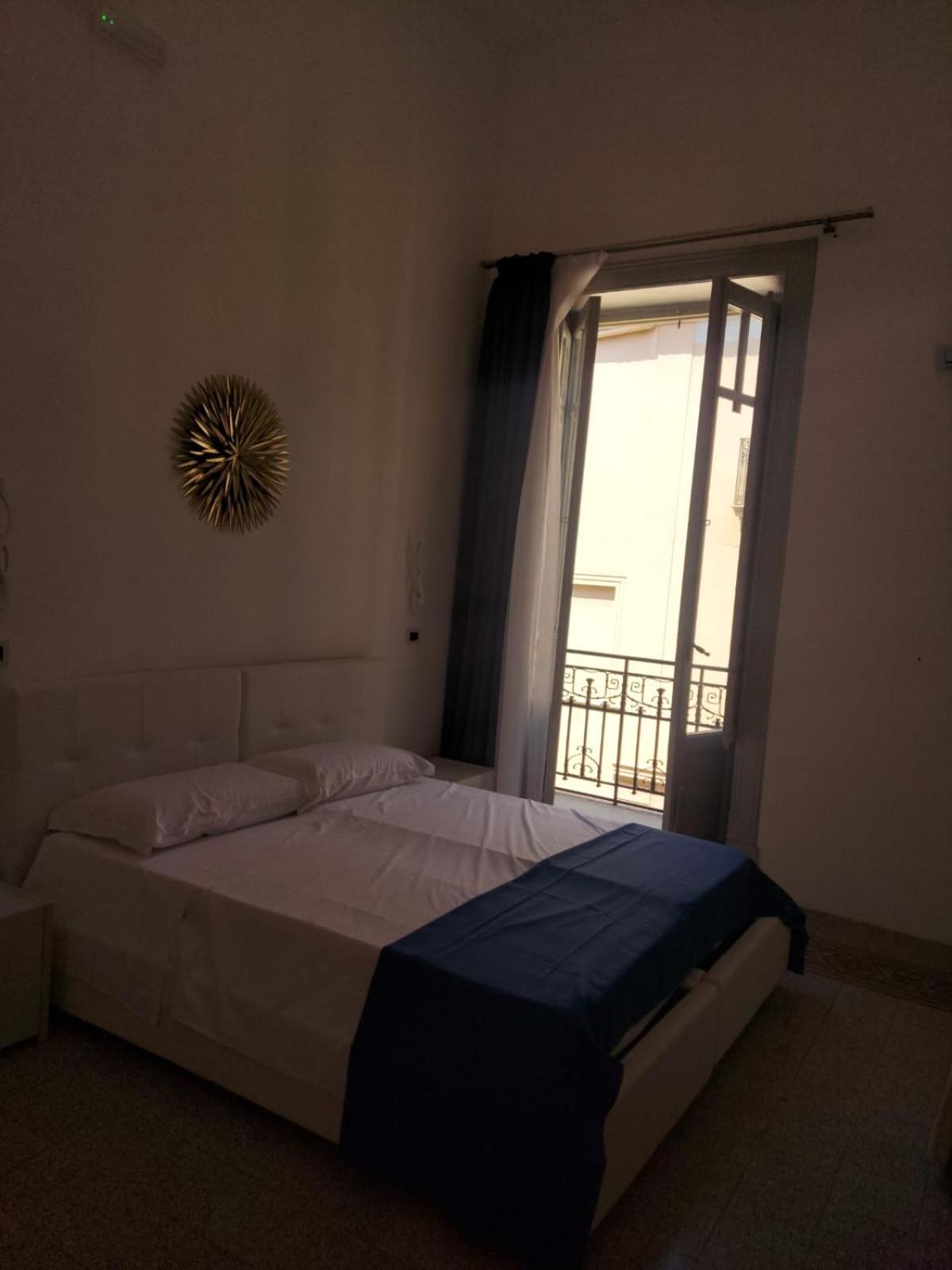 Guest House Lamphotel Militello Palermo Buitenkant foto