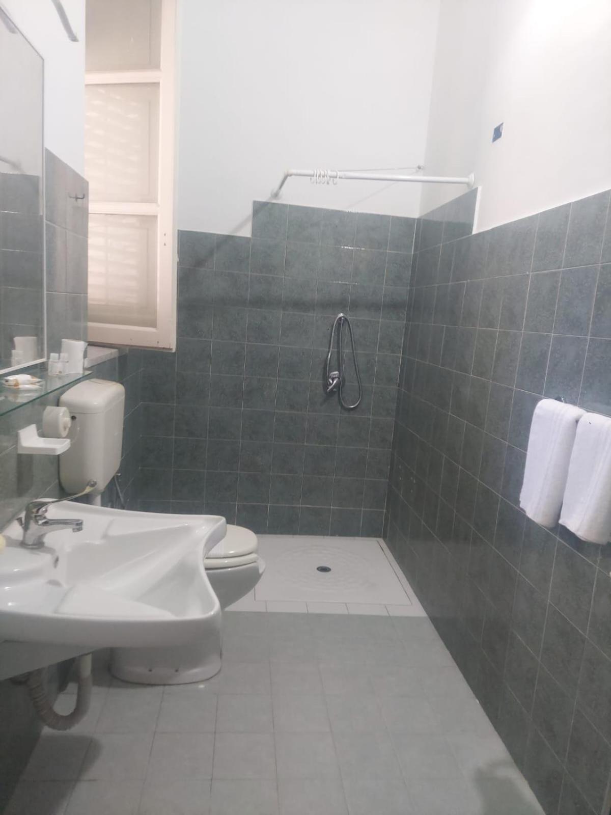 Guest House Lamphotel Militello Palermo Buitenkant foto