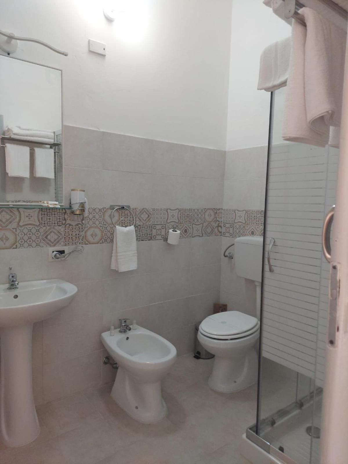 Guest House Lamphotel Militello Palermo Buitenkant foto