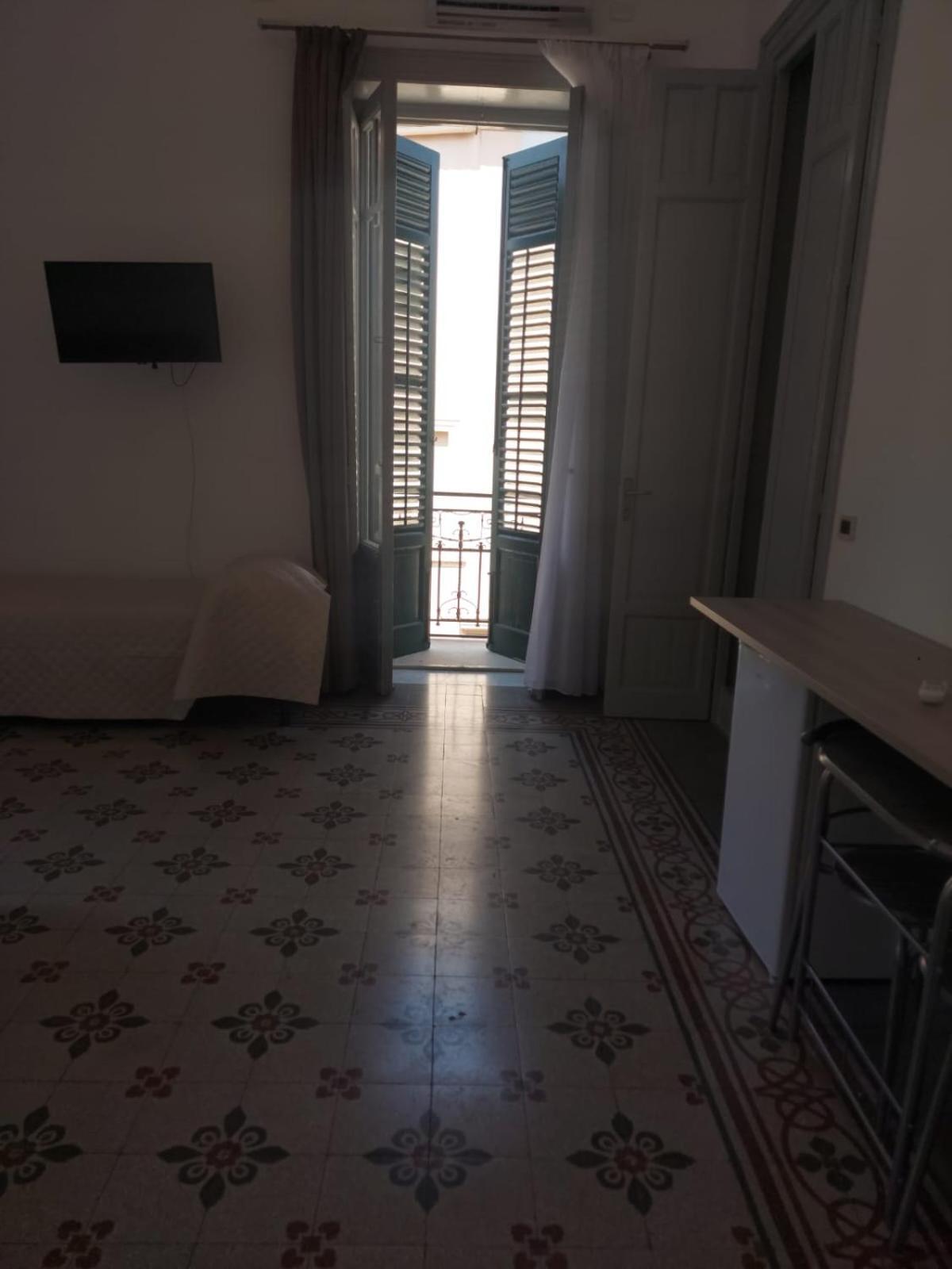 Guest House Lamphotel Militello Palermo Buitenkant foto