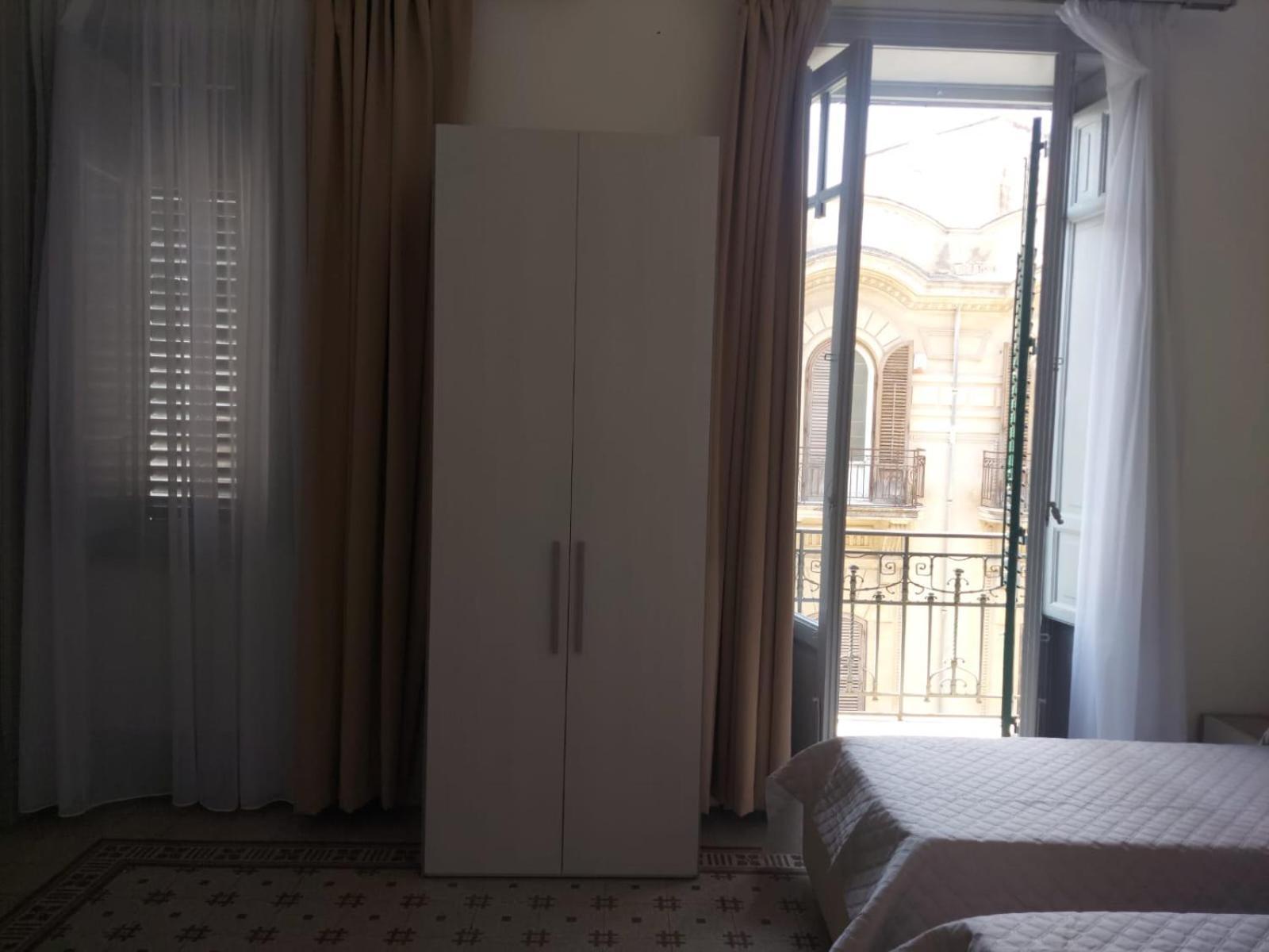 Guest House Lamphotel Militello Palermo Buitenkant foto